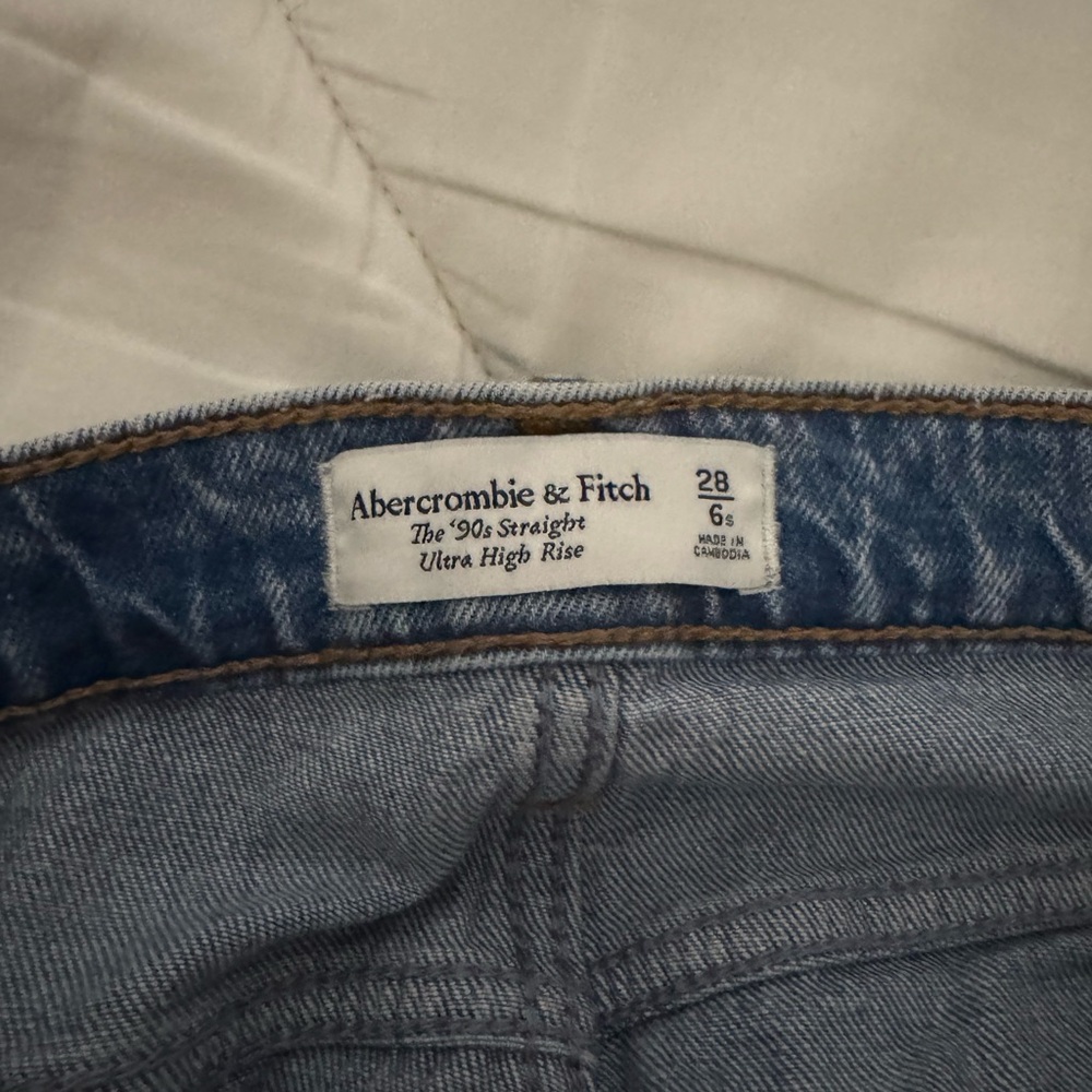 Abercrombie & Fitch '90s Straight Ultra High Rise Jeans